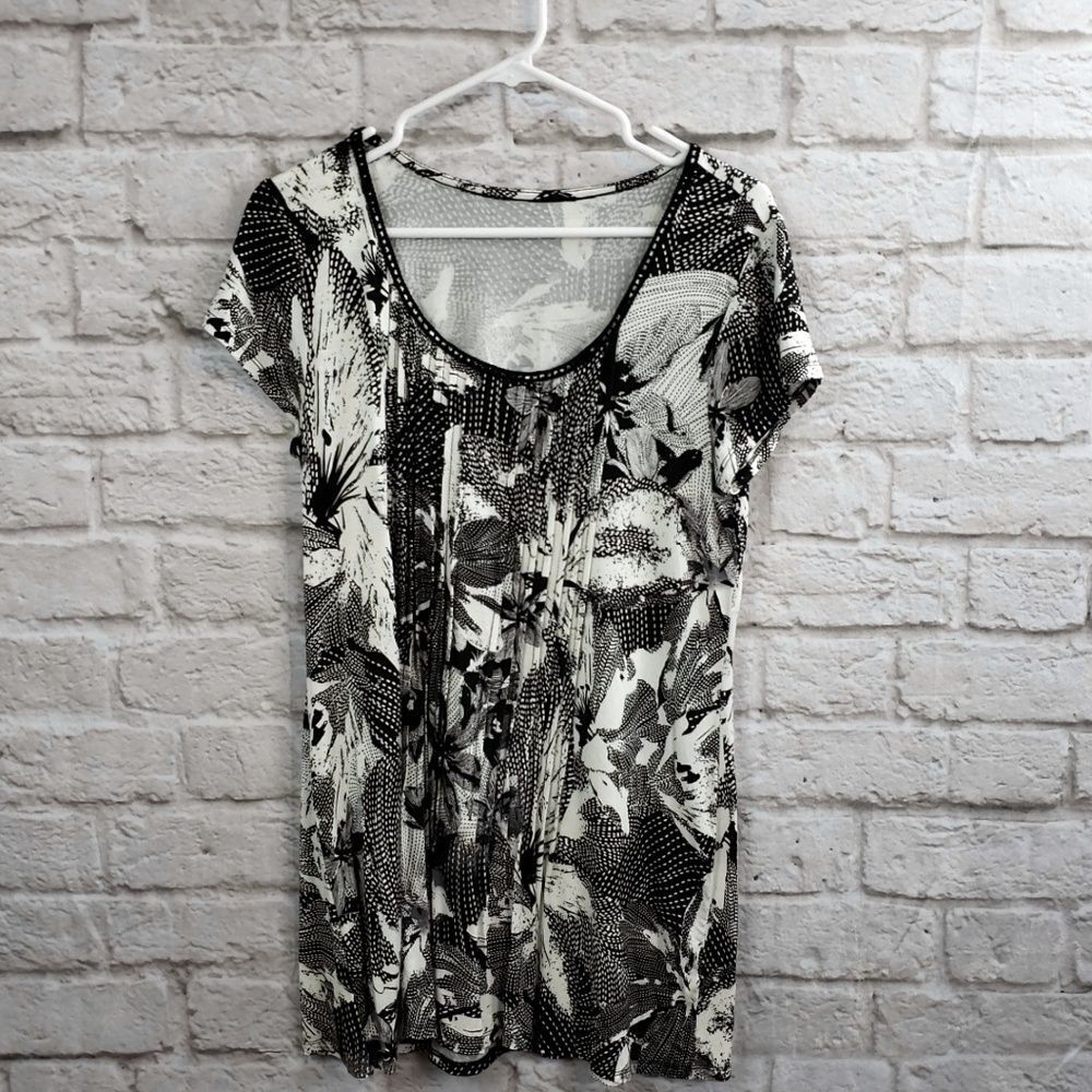Long Floral knit Short Sleeve Blouse size Large